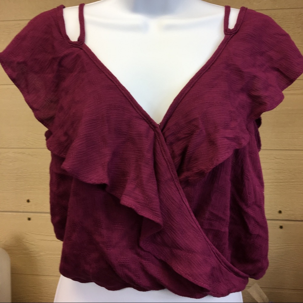 Xhilaration woman's short blouse Size Meduim